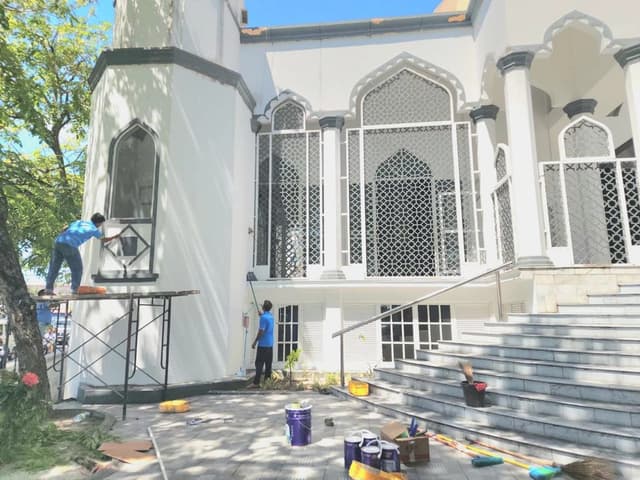 ވިޔަފާރިވެރީންގެ މިސްކިތުގެެ އާބާތުރަ ފިލުވުމުގެ މަސައްކަތް މޭޔަރު ބައްލަވާލައްވައިފި
