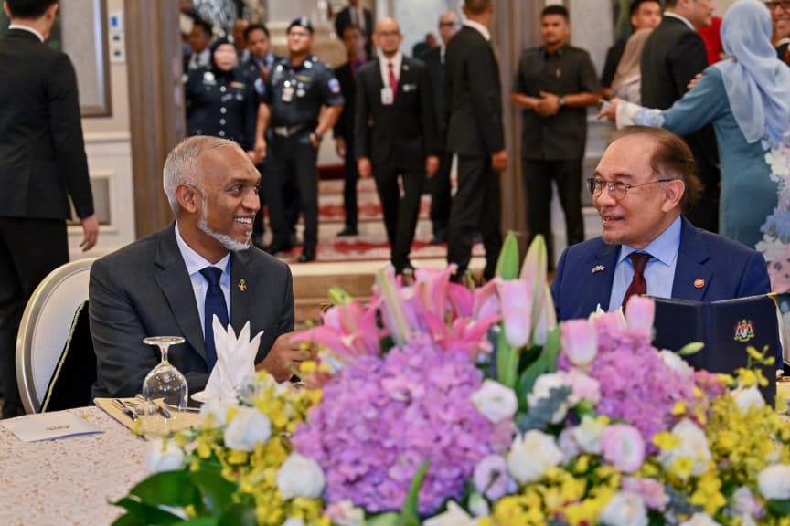 މެލޭޝިއާގެ ބޮޑުވަޒީރުގެ ބޭބޭފުޅު އަވަހާރަވުމުން، ރައީސް ތަޢުޒިޔާ ވިދާޅުވެއްޖެ 