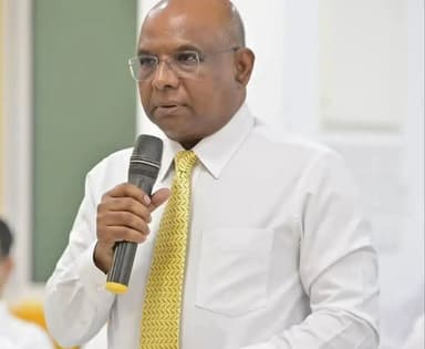 ސަރުކާރުން ދަނީ ސުމާރެެއްނެތި އެމްޑީޕީގެ މެންބަރުން ވަޒީފާއިން ކަނޑަމުން: ޝާހިދު