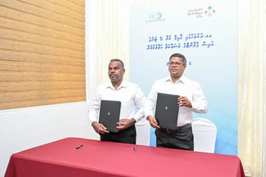 ފަރުމަސް ވެރިކަމަށް ޚާއްސަ، ފުރަތަމަ އައިސްޕްލާންޓު އުކުޅަހުގައި