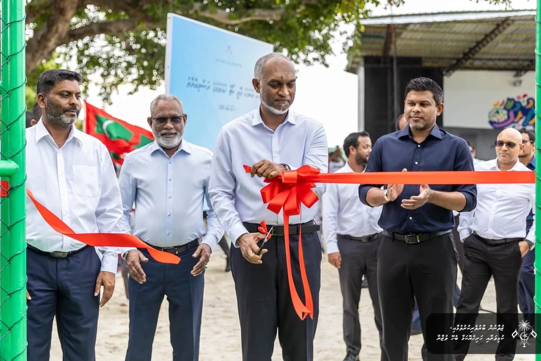 އުކުޅަހުގައި އަލަށް ތަރައްގީކުރި ވޮލީކޯޓު ރައީސް ޑރ. މުޢިއްޒު ހުޅުވައިިދެއްވައިފި 