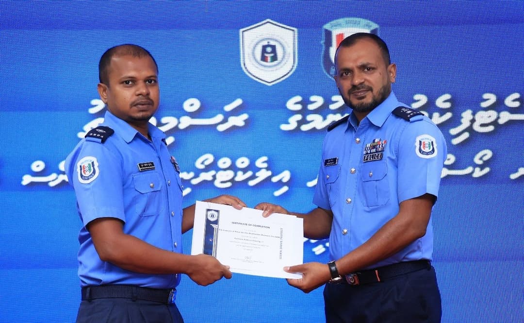 ބާވަންނަ ފުލުހަކަށް ސެޓްފިކެޓު ދީފި
