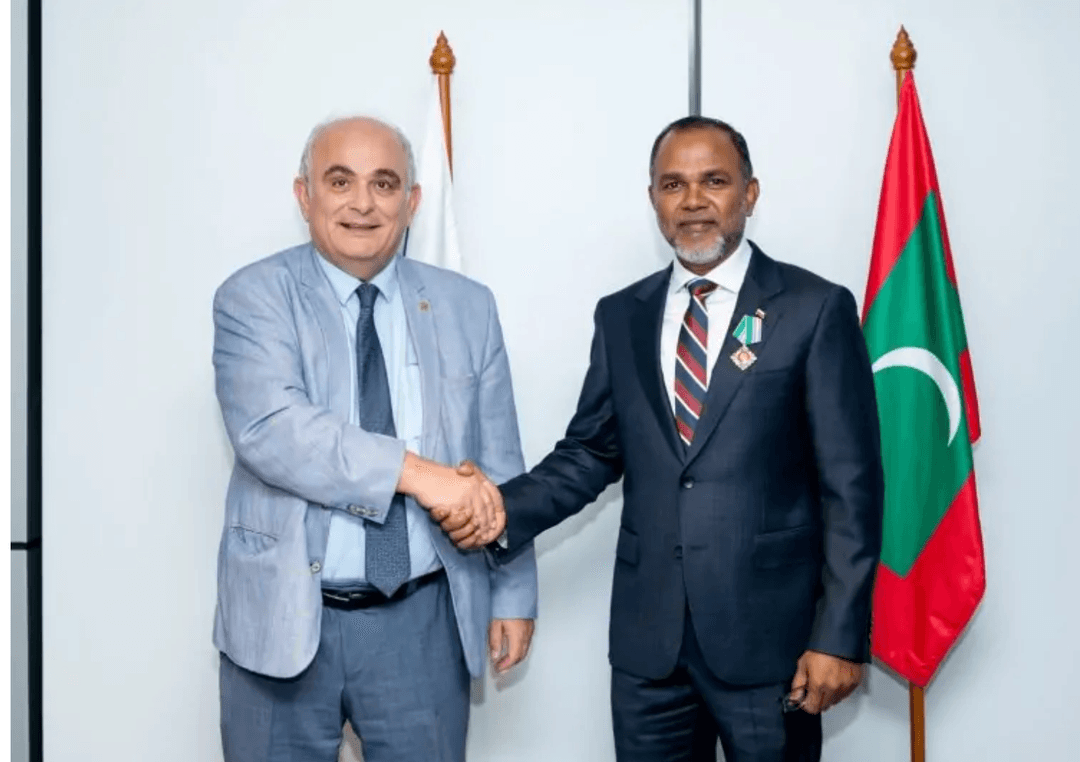 ރަޝިޔާގެ ޚާރިޖީ ވަޒީރު ދެއްވާ ޚާއްސަ މެޑަލް އަލީ ފައުޒީއަށް