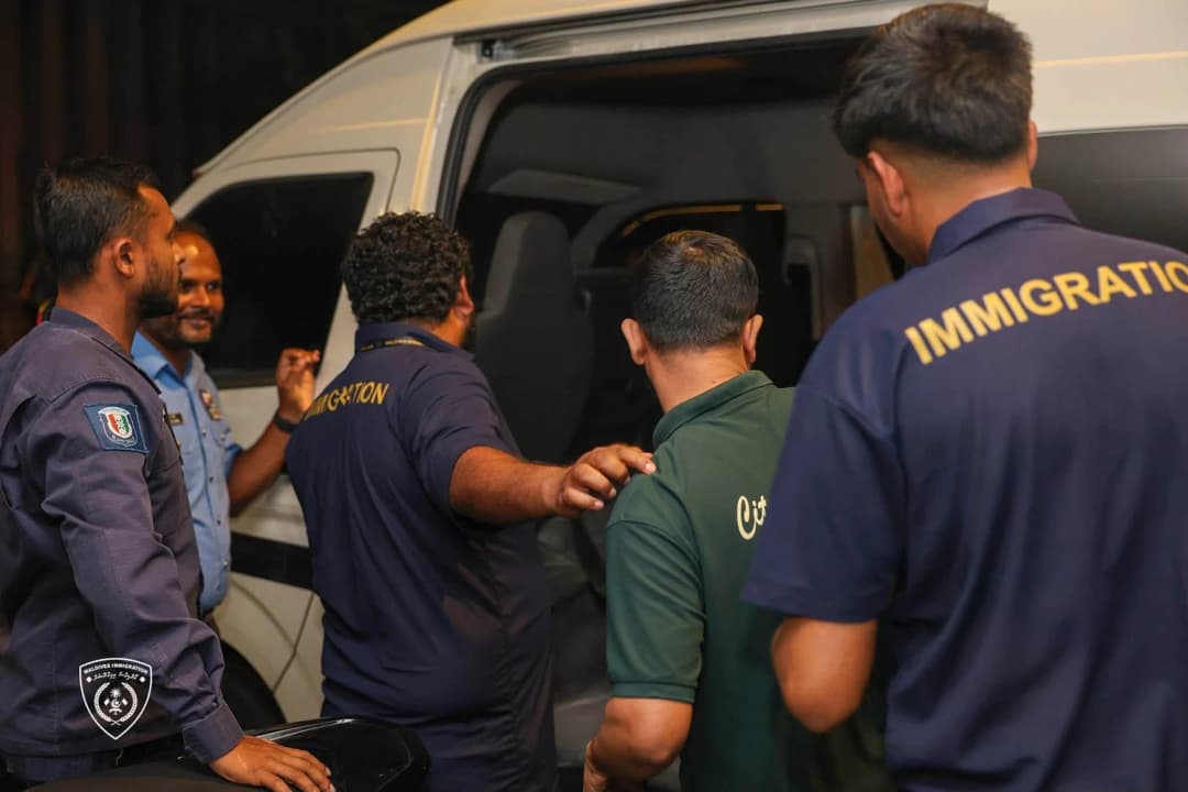 ބާރަ ހާހަށްވުރެގިނަ ބިދޭސީން ޑީޕޯޓު ކޮށްފި