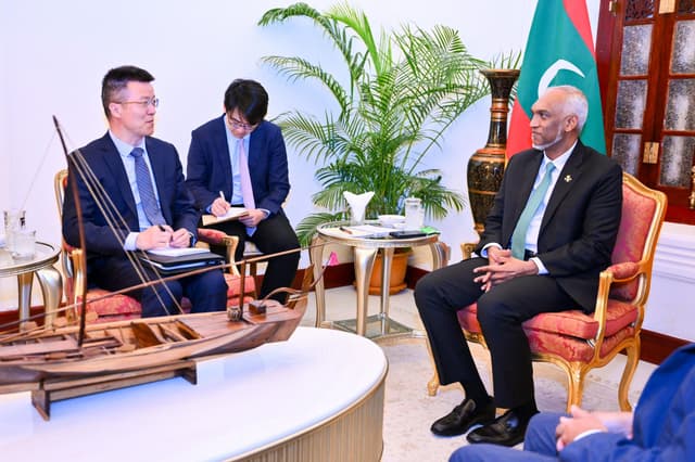 ޗައިނާގެ ކޮމިއުނިސްޓް ޕާޓީގެ ވަފުދެއް، ރައީސްގެ އަރިހަށް އިޙްތިރާމުގެ ޒިޔާރަތެއް ކުރައްވައިފި