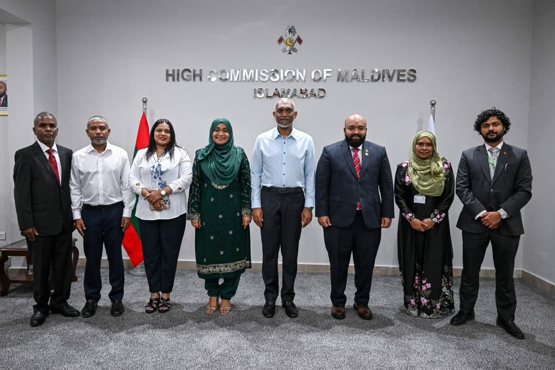 އިސްލާމްއާބާދުގައި ހުންނަ ދިވެހިރާއްޖޭގެ ހައިކޮމިޝަނަށް ރައީސްގެ ދެކަނބަލުން ޒިޔާރަތްކުރައްވައިފި