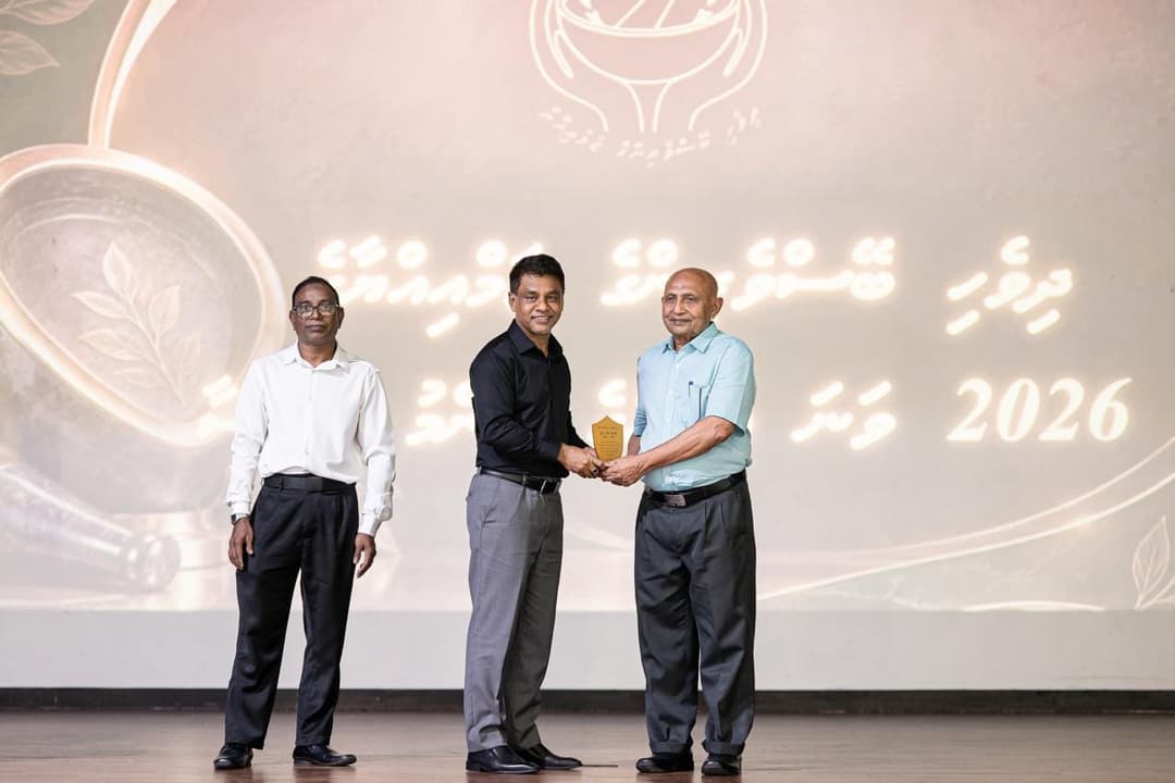 ދިވެހިބޭސް ވެރިންގެ ޖަމްޢިއްޔާ އިން ތިން ބޭފުޅަކަށް ހަނދާނީ ޝަރަފު އަރުވައިފި