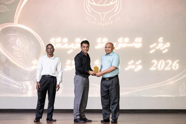 ދިވެހިބޭސް ވެރިންގެ ޖަމްޢިއްޔާ އިން ތިން ބޭފުޅަކަށް ހަނދާނީ ޝަރަފު އަރުވައިފި