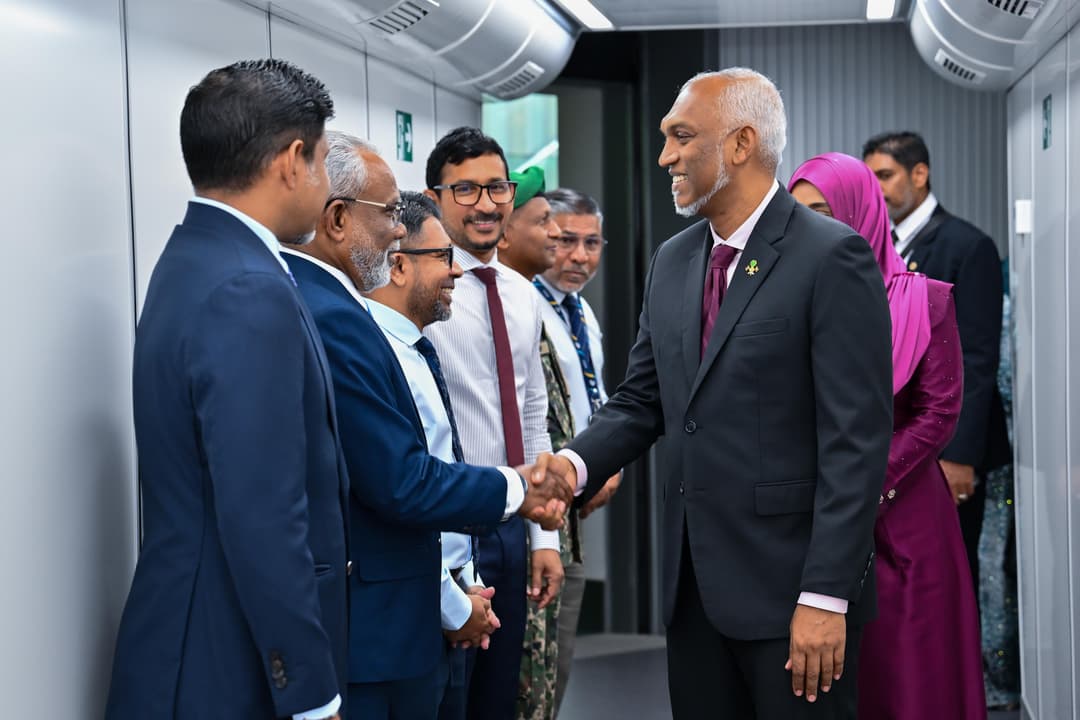 ރައީސްގެ ދެކަނބަލުން ޕާކިސްތާނަށް ފުރާވަޑައިގެންފި