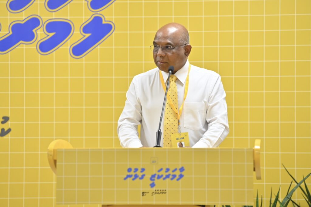 ލާމަރުކަޒީ ގުޅުން ކޮންފަރެންސްގައި އަބްދުﷲ ޝާހިދު ވާހަކަ ދައްކަވަނީ: ފޮޓޯ އެމްޑީޕި