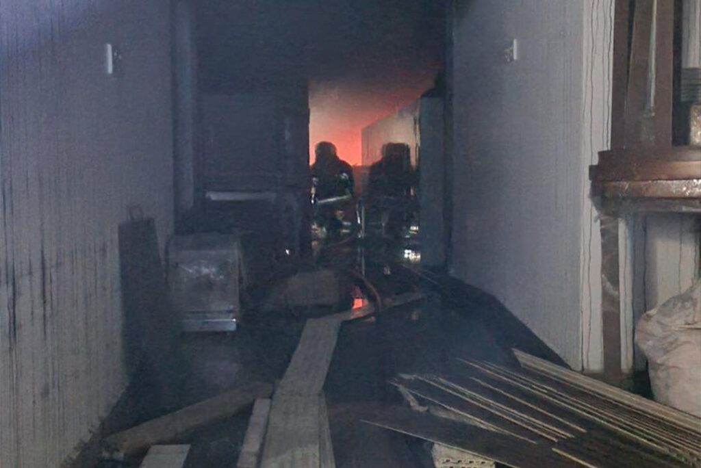 ނިޔަދުރުމާގޭ ގުދަނުގައި ރޯވުން/ފޮޓޯ އެމްއެންޑީއެފް