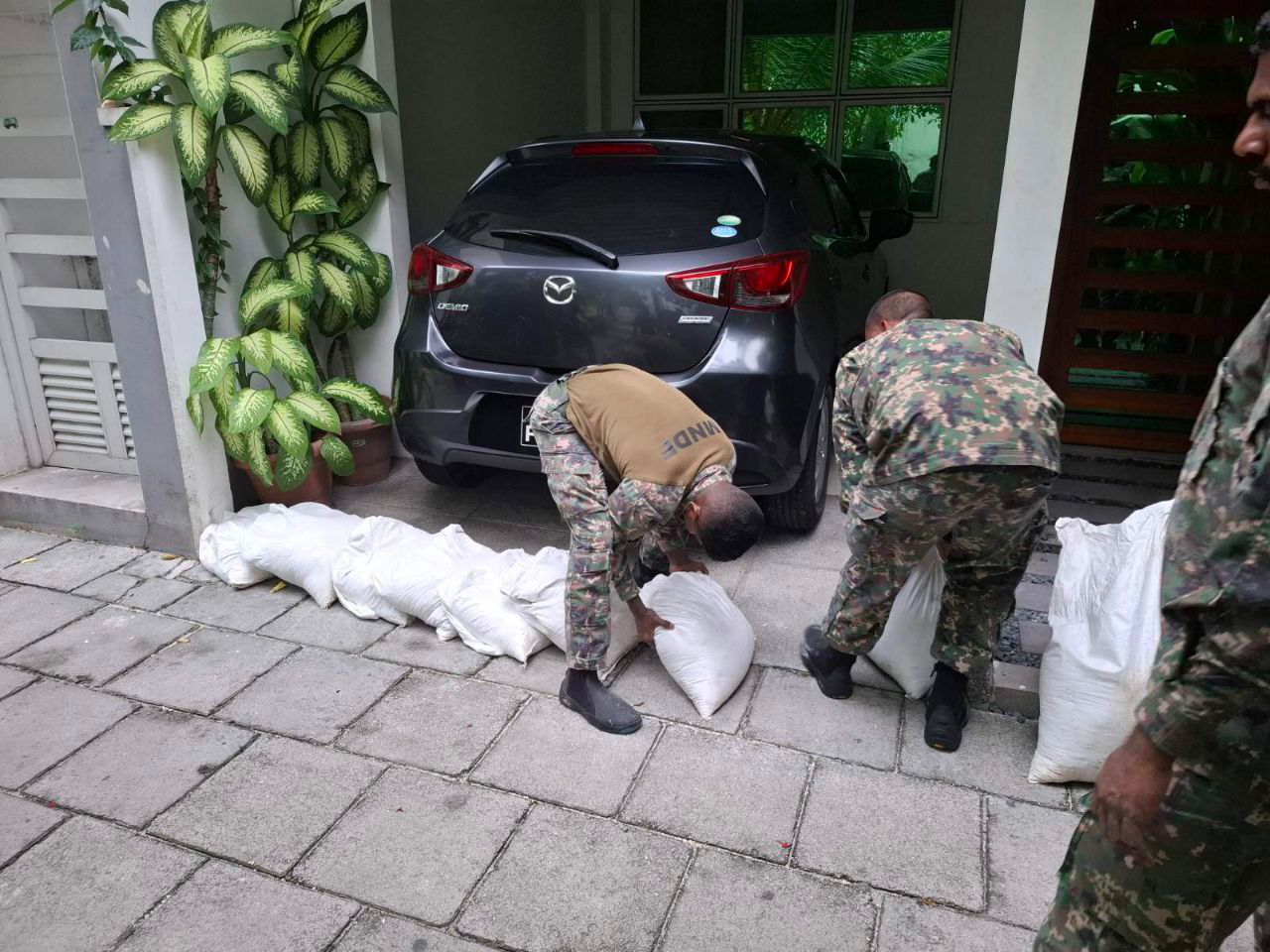 ރައްކާވެ ތިބިއްޔާ ދަތުރު: މާލޭގައި ހާހުން ވެލިބަސްތާ ޖަހައިފި