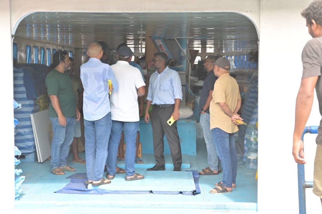 މާލޭ ބަނދަރުގައި އޮތް ބޯޓަކަށް އަރައި ފައްޔާޒު މައުލޫމާތު އޮޅުން ފިލުއްވަނީ: ފޮޓޯ އެމްޑީޕީ