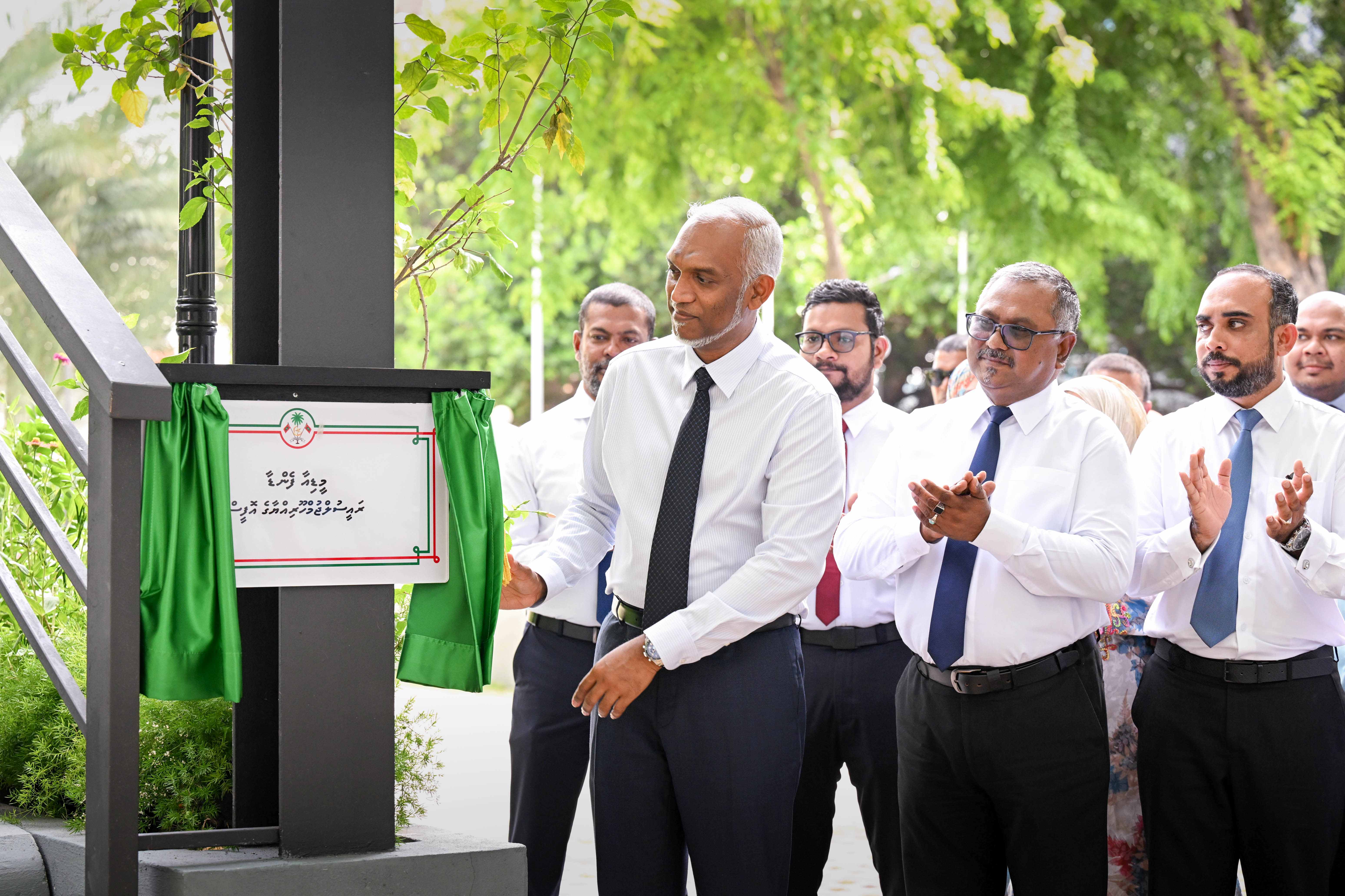 ރައީސް، މީޑީއާ ފެންޑާ ހުޅުއްވައި ދެއްވައިފި