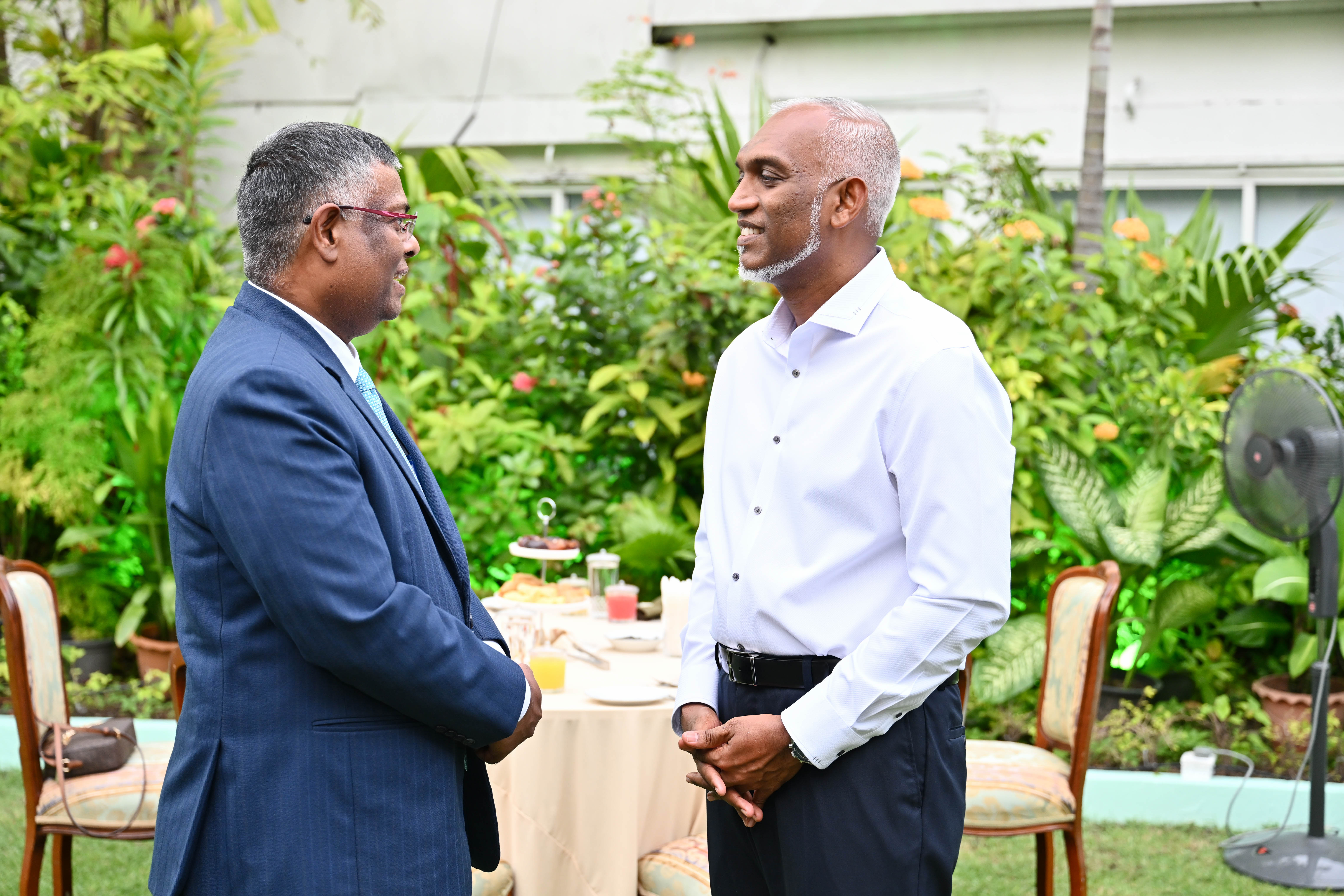 "ނެއިބަރހުޑް ފަސްޓް"