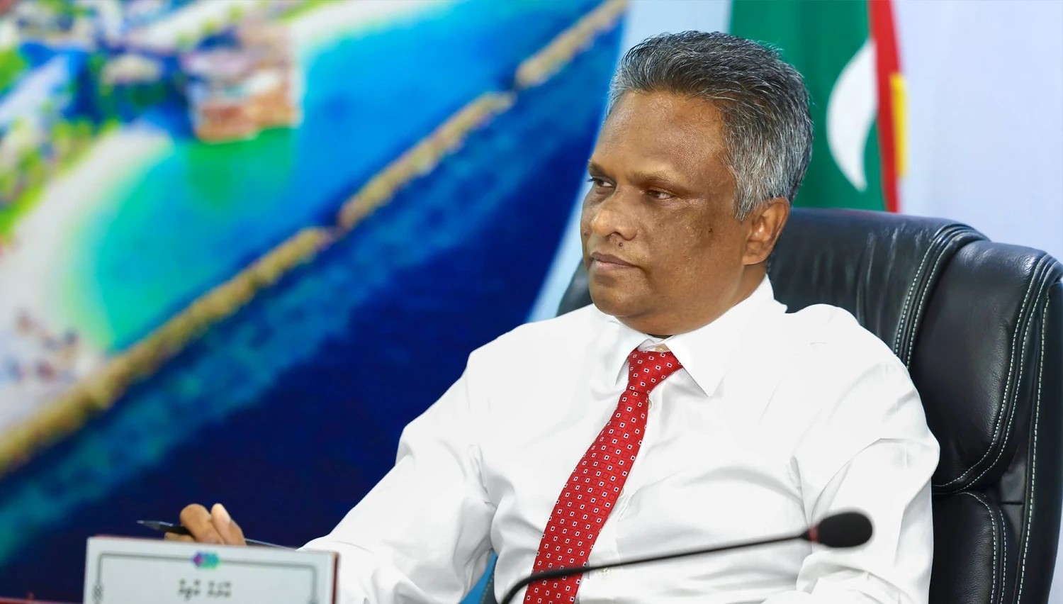 ލިޔުންތެރީންގެ މަސައްކަތް ބައްޓަން ކުރަންވާނީ އަންނަން އޮތް ޖީލަށް މަގުފަހިވާ ގޮތަށް: އާޒިމް