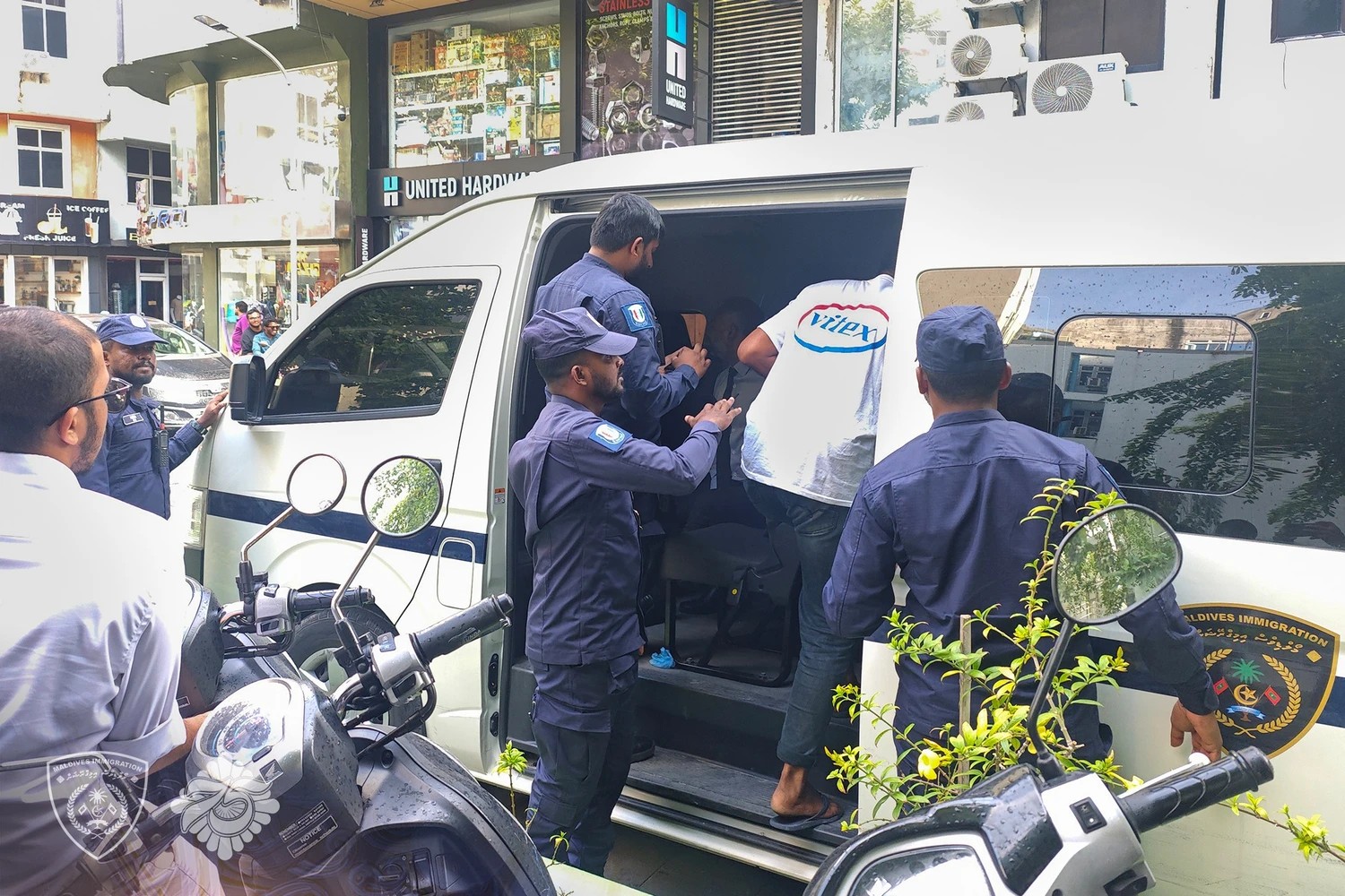 އެގާރަ ބިދޭސީއަކު އަތުލައިގެންފި