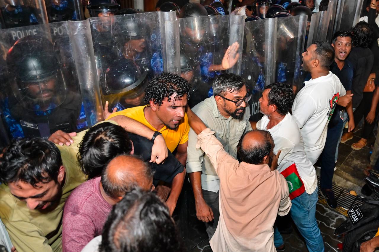 ލޫޓުވައިފި: ހަ މީހަކު ފަނަރަ ދުވަހަށް ބަންދު ކުރަން އަމުރު ކޮށްފި