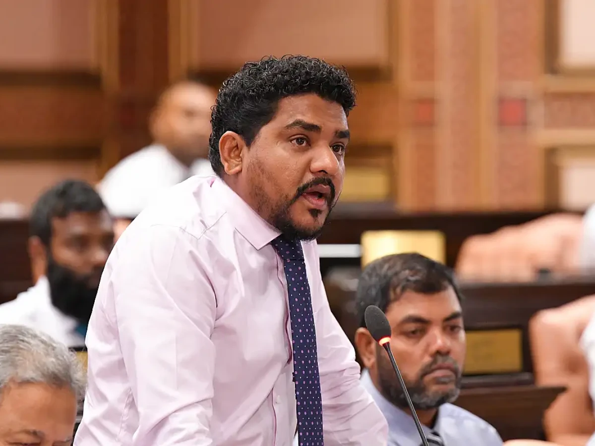 މިނިސްޓަރު އިޙްސާނަށް ވޯޓުދިނީ އަމިއްލަ ވިސްނުމުގައި: މައުރޫފް